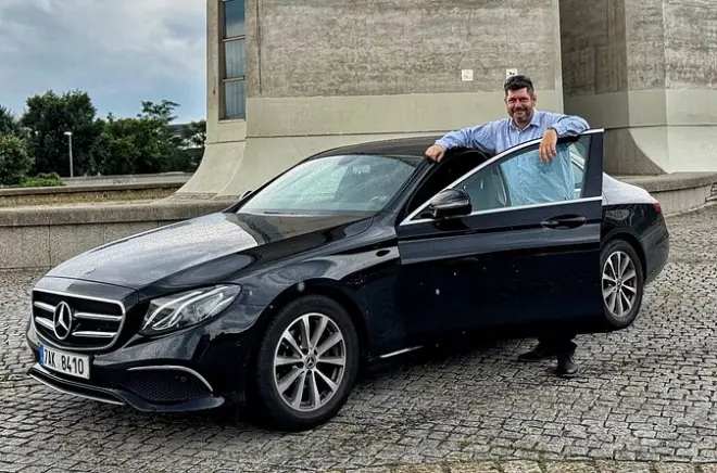 Traslado privado en limusina de Viena a Praga, 4 horas