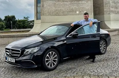 Vienna Airport to Prague transfer: Private limousine, 4 hours