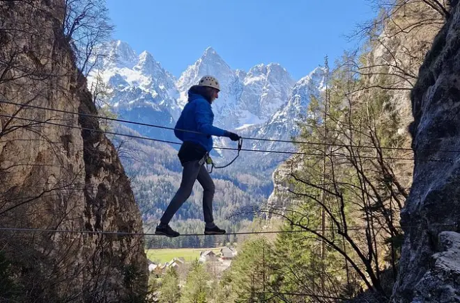 Via-ferrata em Bled: Escalada guiada com equipamento e traslado